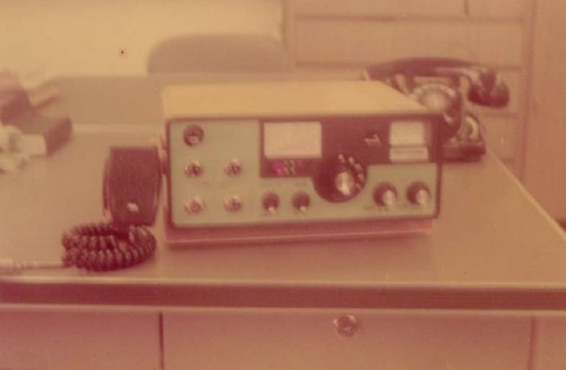 1974年創業当時の無線機